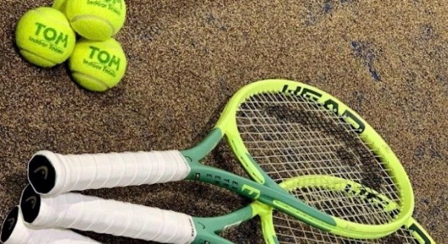 トム・インドアテニス秦野校