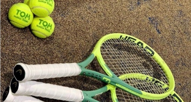 トム・インドアテニス秦野校